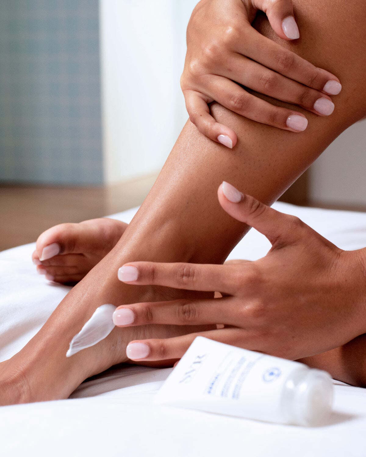 SVR kojų kremas su šlapalu itin sausoms, šiurkščioms pėdoms XERIAL FISSURES & CREVASSES, 50 ml,