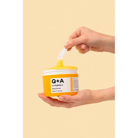 Q+A, Vitamin C Body Scrub Kūno šveitiklis su vitaminu C, 200ml