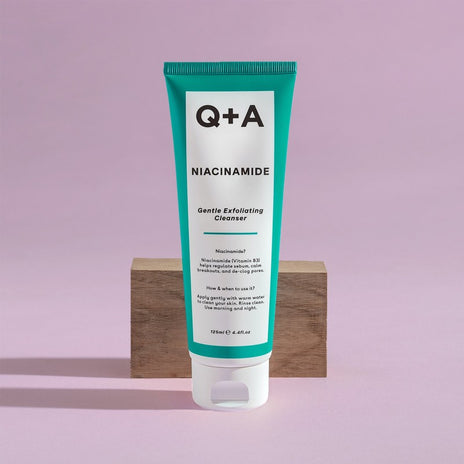 Q+A, Niacinamide Gentle Exfoliating Cleanser Švelnus šveičiamasis veido prausiklis, 125ml