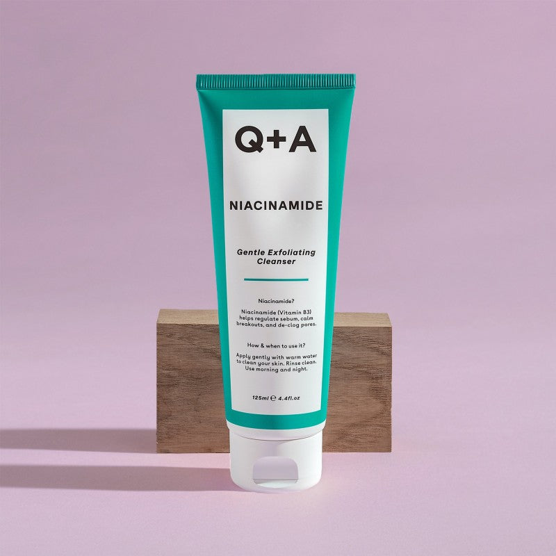 Q+A, Niacinamide Gentle Exfoliating Cleanser Švelnus šveičiamasis veido prausiklis, 125ml